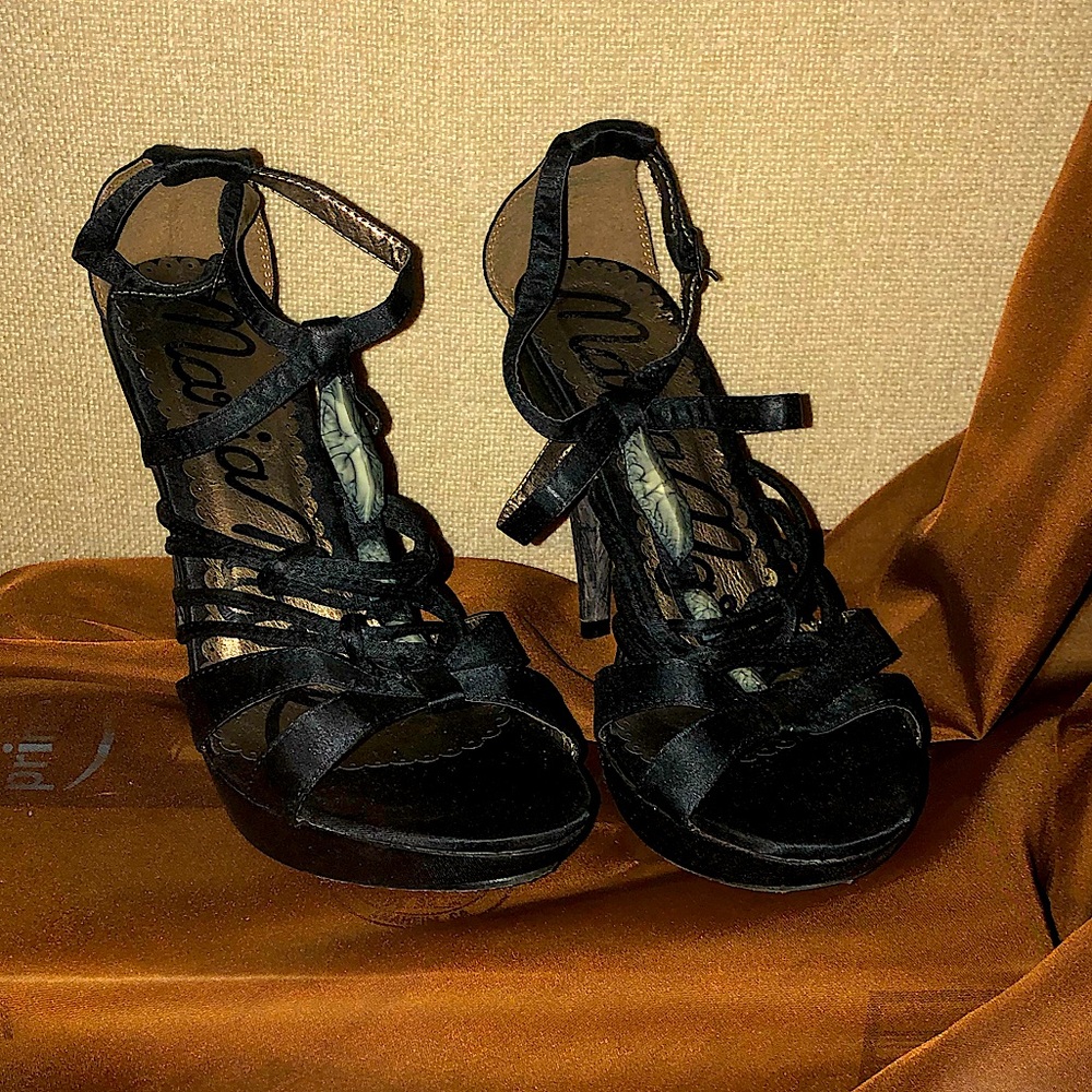 Beautiful dress heel!!